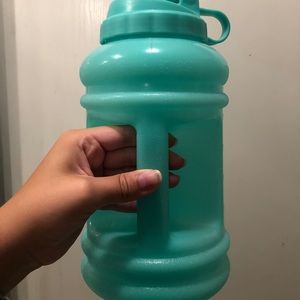 Mint hydrojug with extra lids